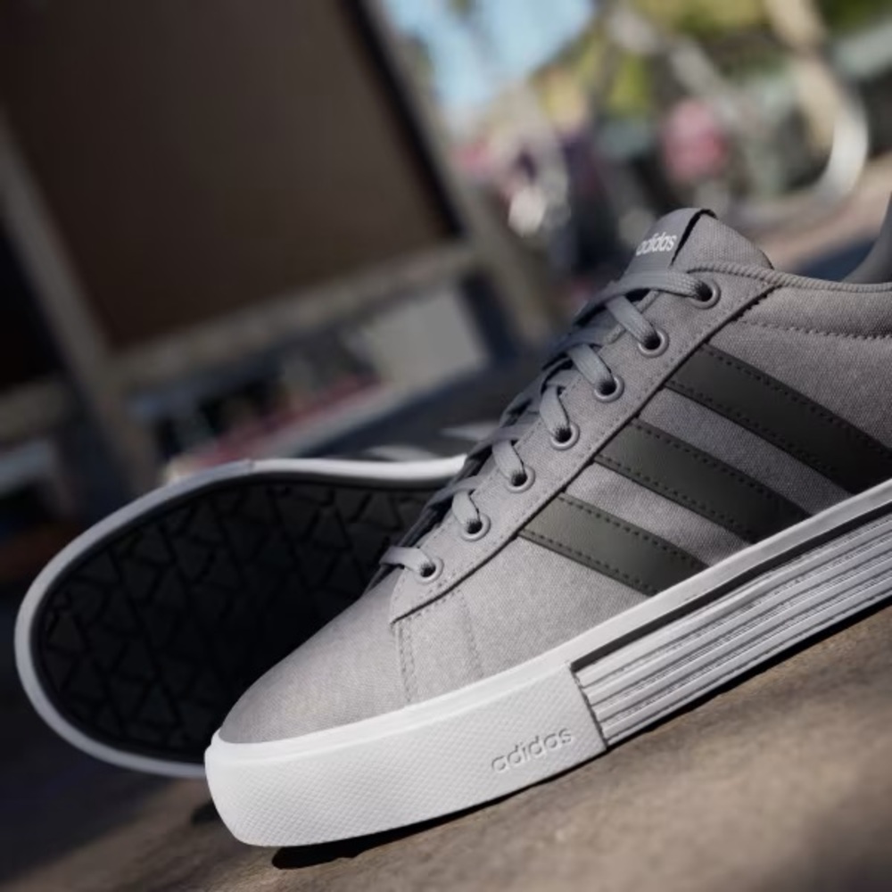 NIB Adidas Daily 4.0 shoes grey/black/white Size 40